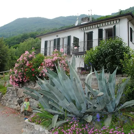 Cinque Case Apartment Gera Lario